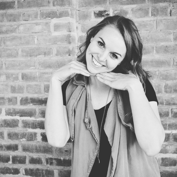 Meet your Posher, Jennifer - Picture 1 of 1